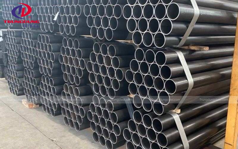 Lớp oxit sắt tạo thành có màu đen hoặc xám đen trên thép