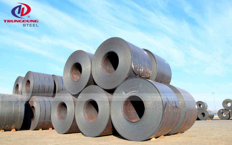 Thép cán nóng (Hot Rolled Steel) là loại thép được tạo ra bằng cách cán ở nhiệt độ rất cao